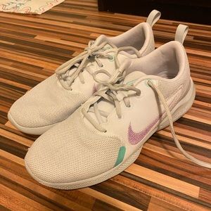 Nike. Womens. 9.5. Flex. Worn only on treadmill and once in the driveway